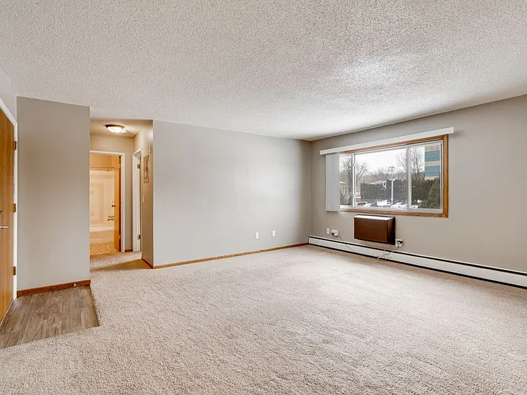 Moore Lake Apartments — Photo 36