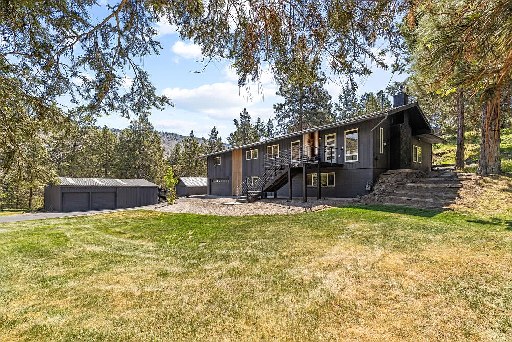 2426 Pine Grove Rd photo 1