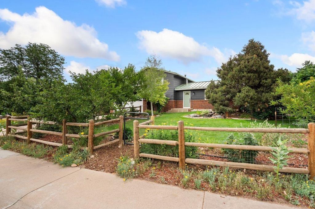 2413 Cheviot Dr