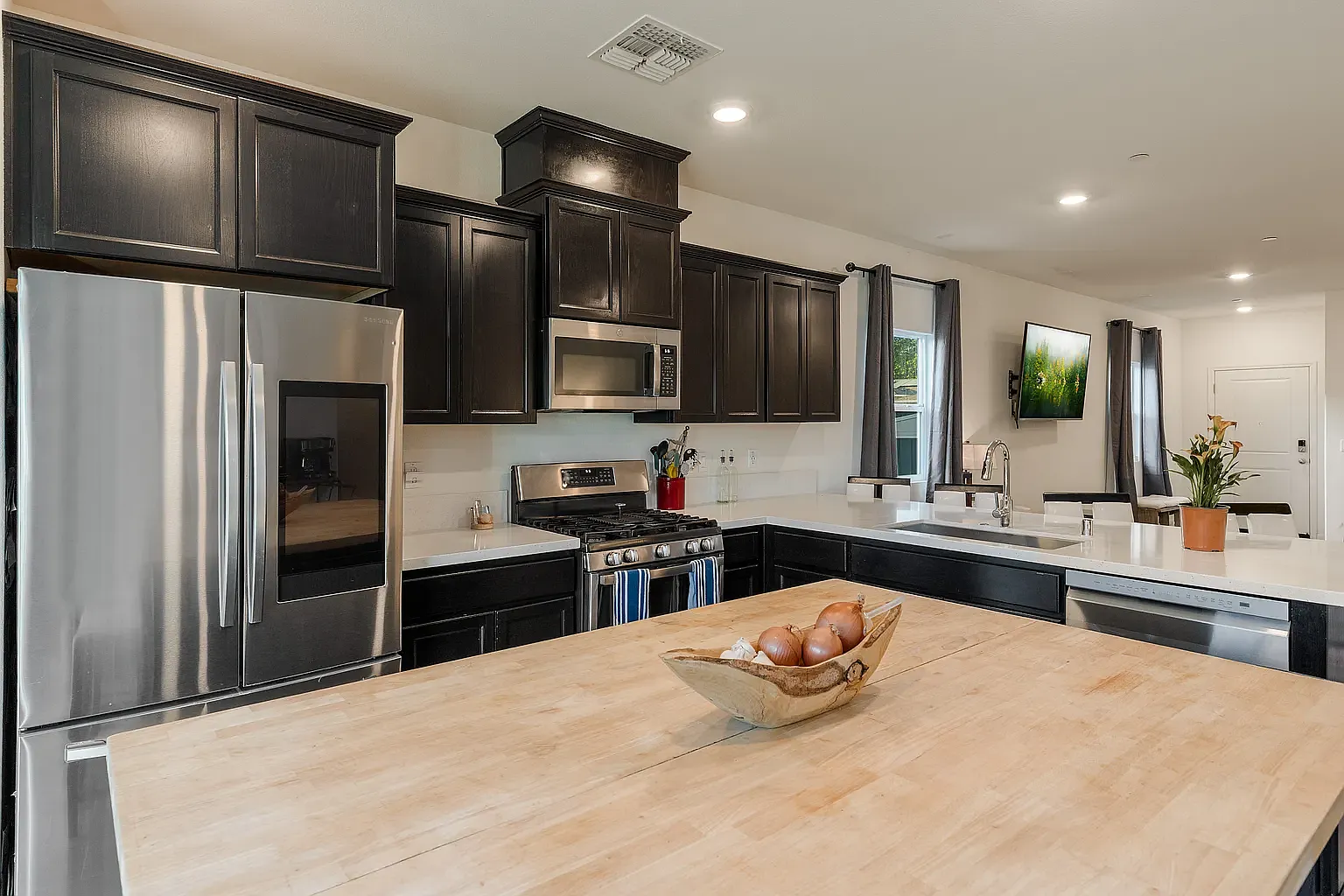 3 bed, 1685 sqft, $2,650 — Photo 3