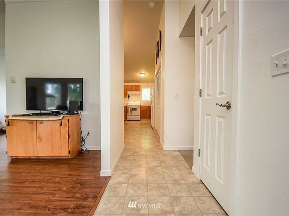 3rd image of 9837 Overlook Drive NW