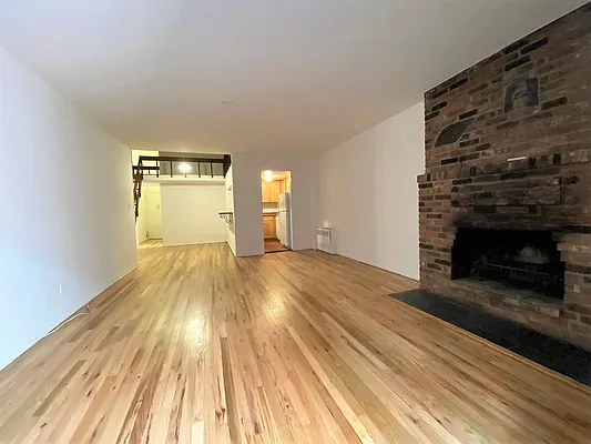 Rented by City Connections Realty | media 8