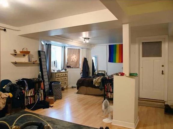 3rd image of 5522 N Wayne Ave #G