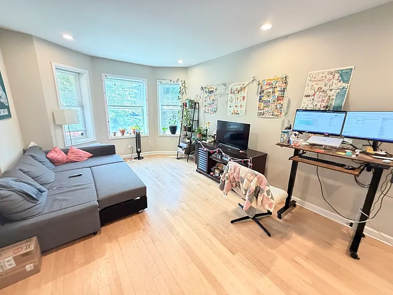 1330 W Roscoe St #1 — Photo 12