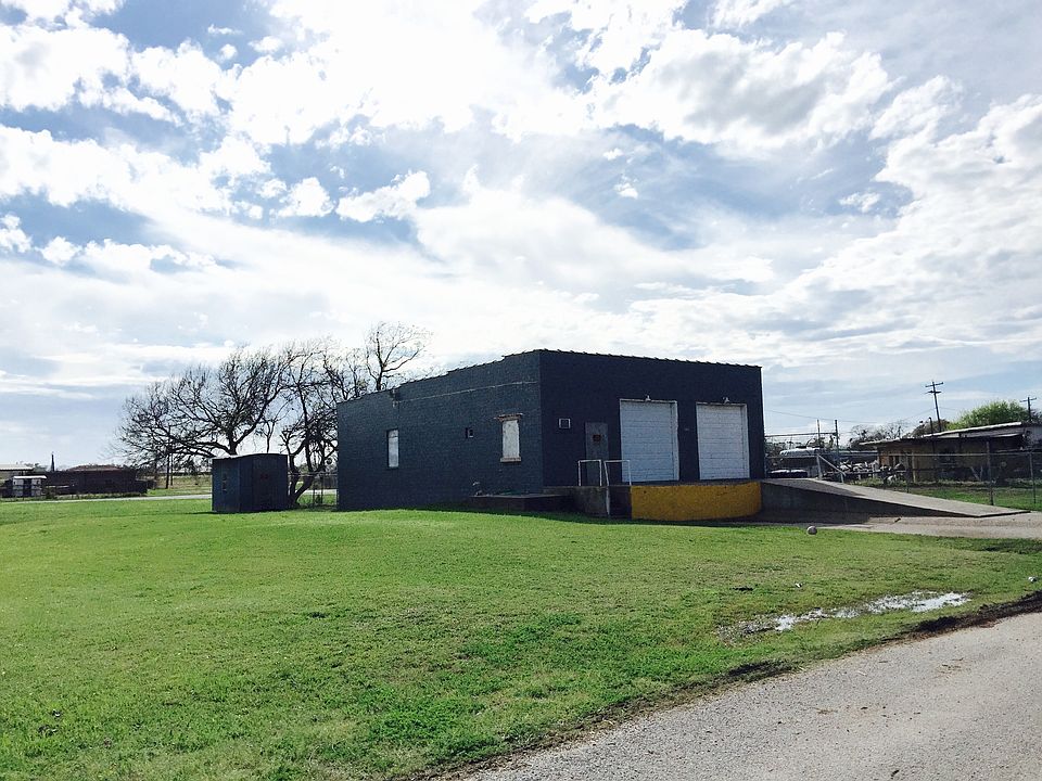 Warehouse on 12 Lots
