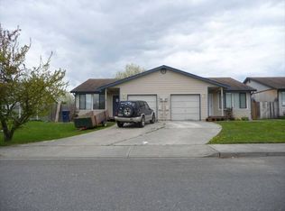 910 S 22nd Ct #B, Mount Vernon, WA 98274