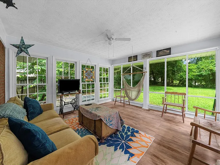 852 Benson Hurst Dr SW — Photo 9