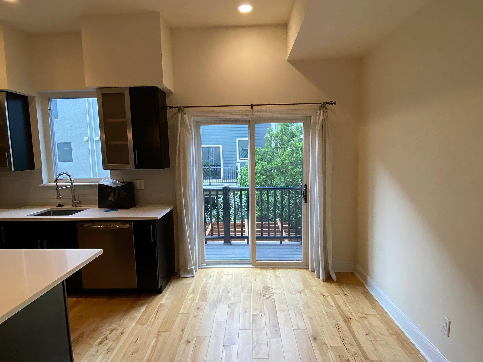 3 bed, 2.5 bath, 2000 sqft, $3,250 — Photo 4