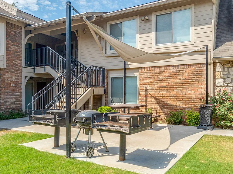 Beautiful Apartments in the heart of Brookside — Photo 35