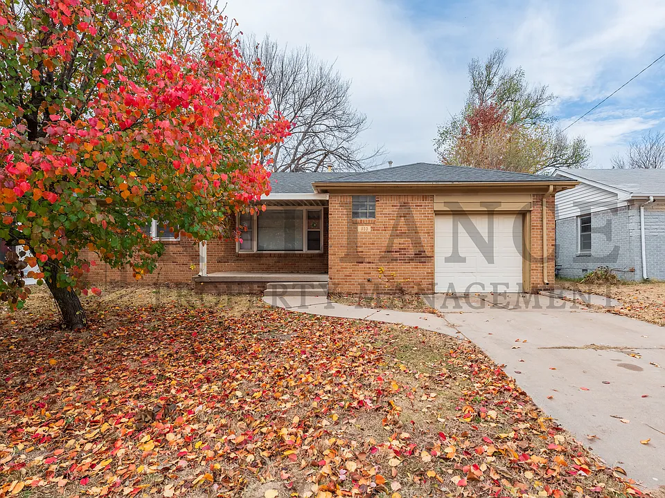 933 S Apache Dr