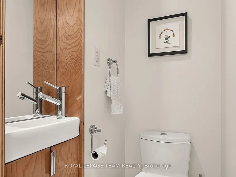 66 Ivy Cres — Photo 13