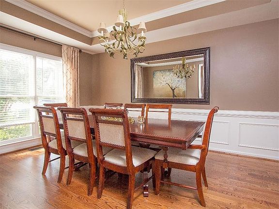 3rd image of 237 Ennisbrook Dr SE