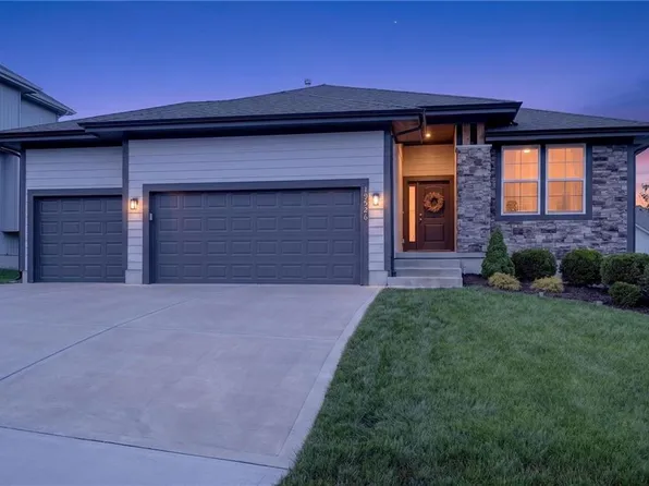 19526 W 116th St, Olathe, KS 66061