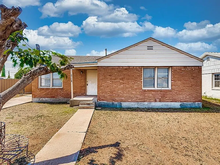 2708 Delano Ave — Photo 11