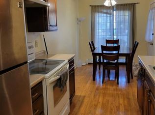 11 Canterbury Ct #11, Brookfield, CT 06804