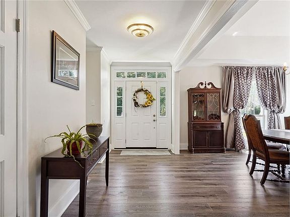 5th image of 27 Claudia Dr