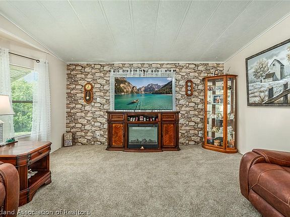 3rd image of 4201 Oxford Dr W