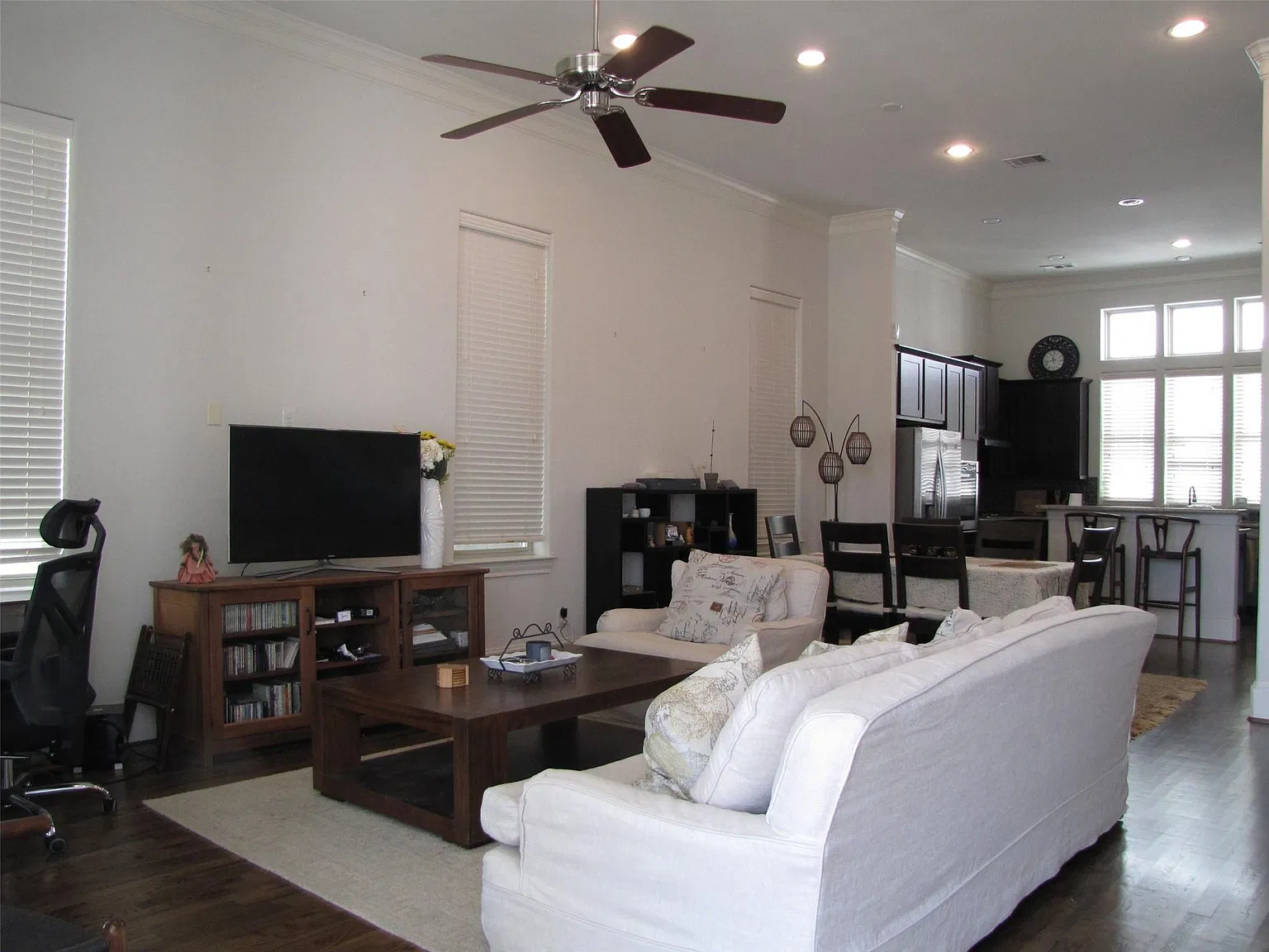 3 bed, 3.5 bath, 2169 sqft, $2,695 — Photo 2