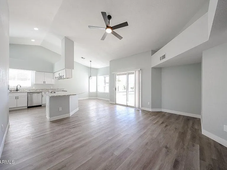 3951 E Waltann Ln — Photo 21