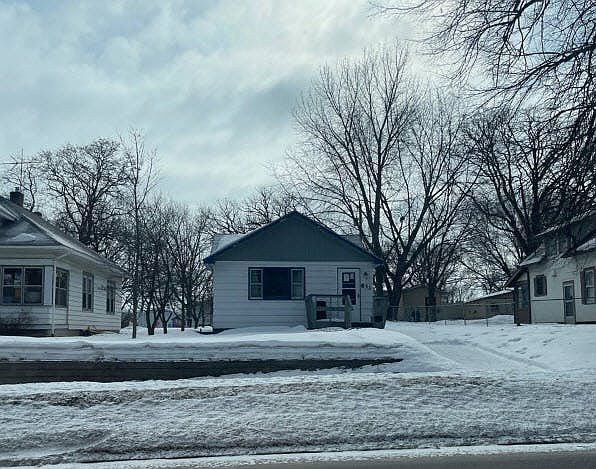 1st image of 831 Willow St