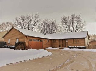 2140 Canyonland Dr, Green Bay, WI 54311