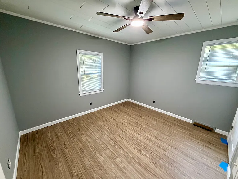 1549 W River Rd — Photo 12