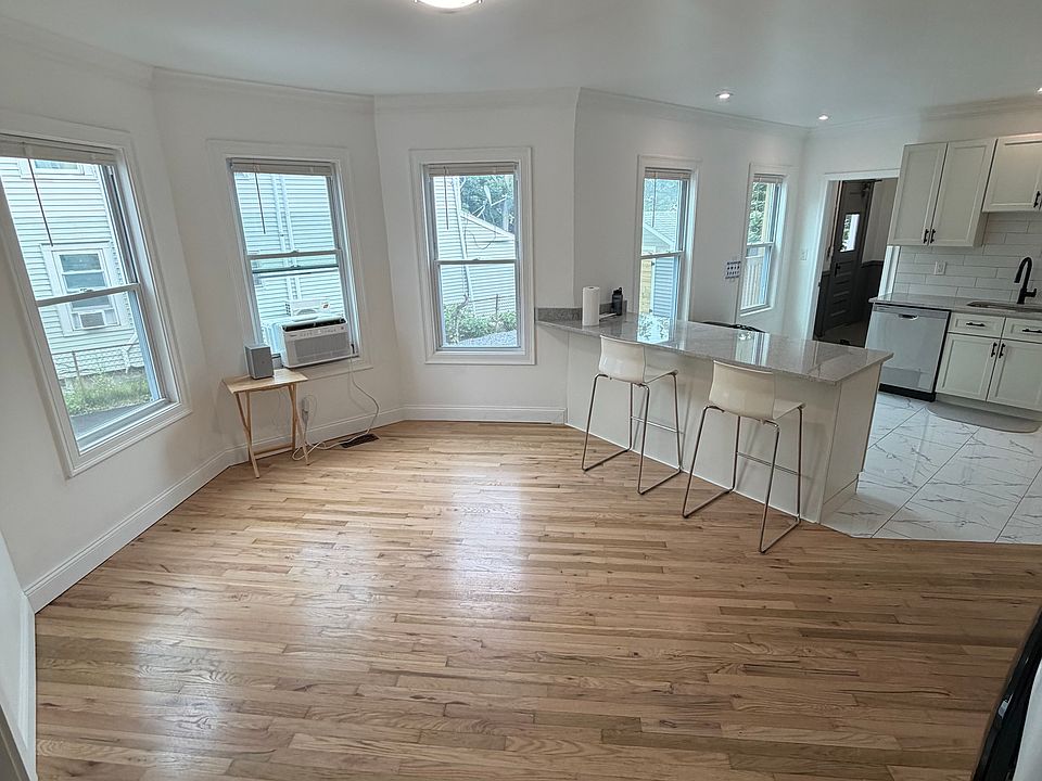 1st image of 19 Reeves St APT 1