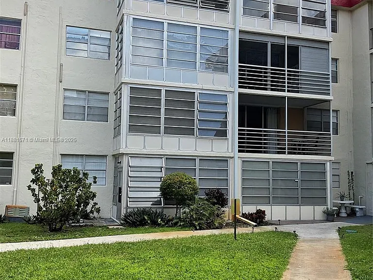 3001 NW 48th Ave #440 — Photo 1