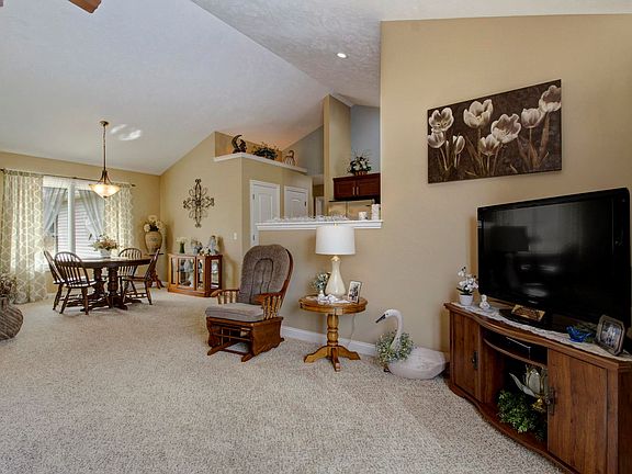 5th image of 25288 Silver Oaks Blvd