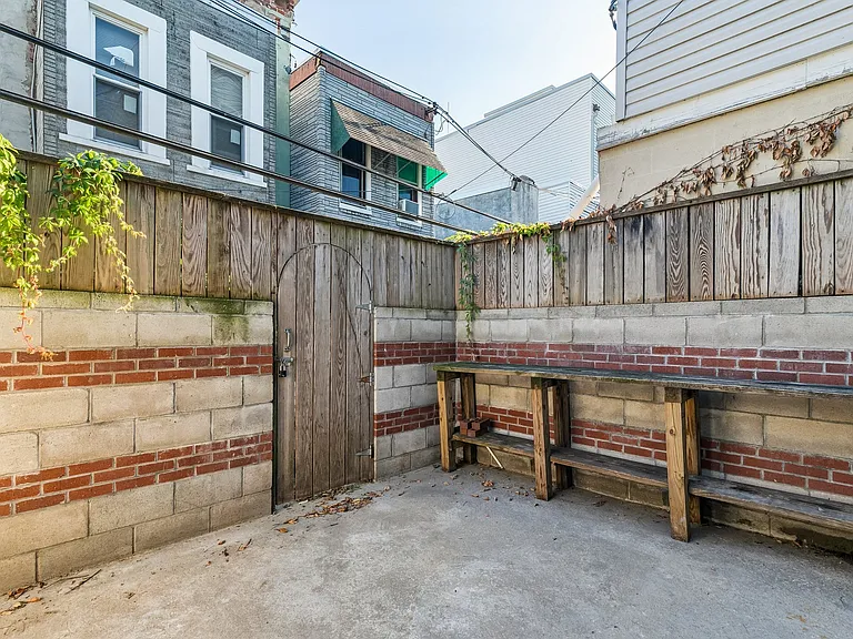 2222 Watkins St — Photo 28