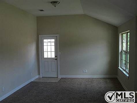 4th image of 227 Southwood Dr