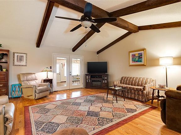 2nd image of 130 E Iris Ave