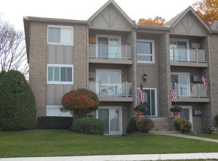 600 Arlington Ave APT 1, Petoskey, MI 49770