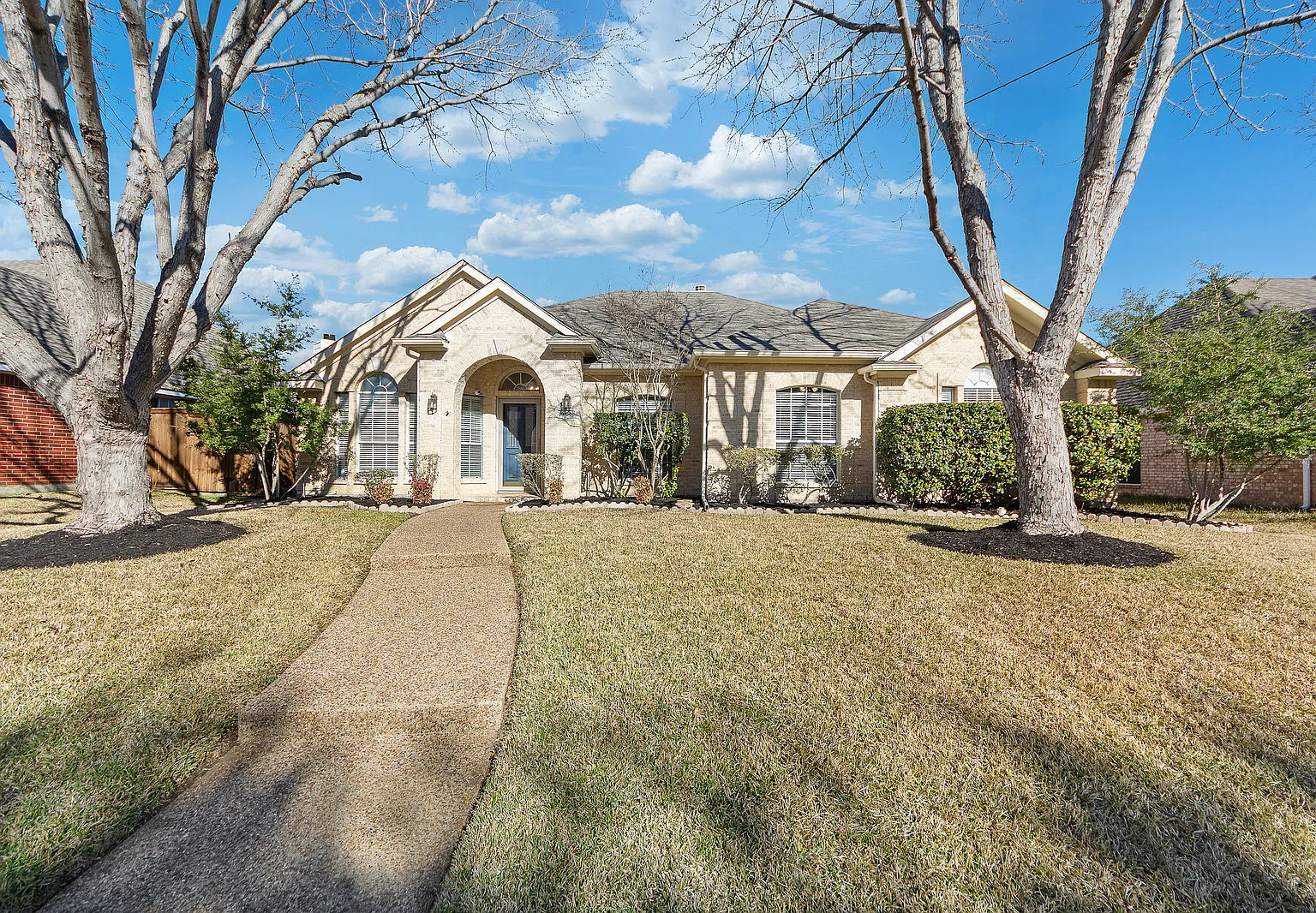 4 bed, 2297 sqft, $2,800 — Photo 1