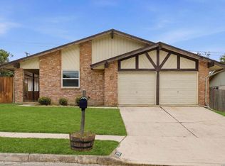 130 Bolerio Dr, Universal City, TX 78148