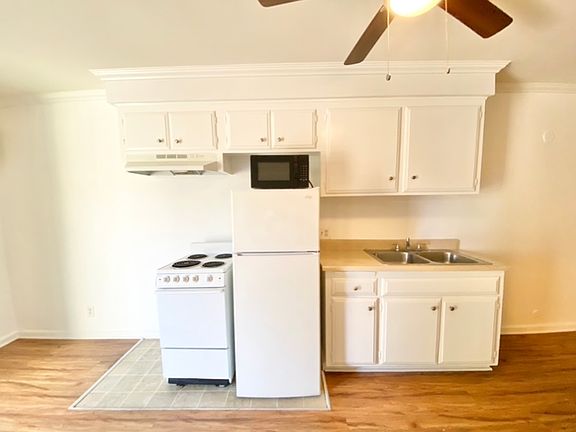 4th image of 5743 Carlton Way #104