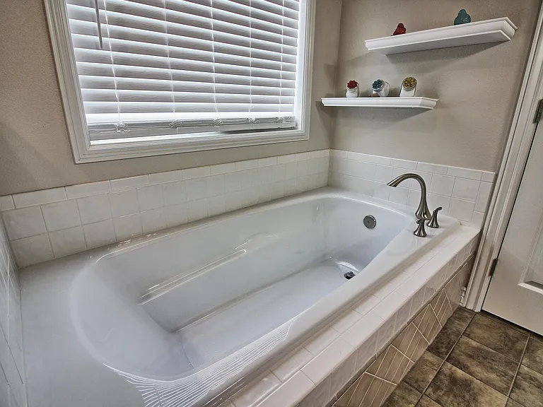528 E Knoll Dr — Photo 5