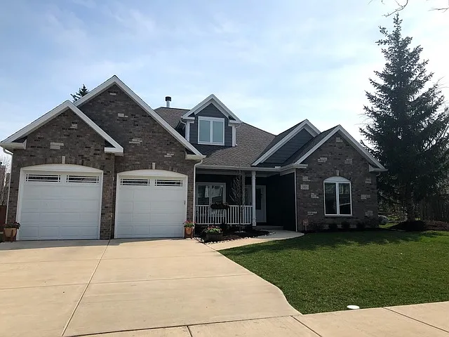 381 E 16th Pl photo 1