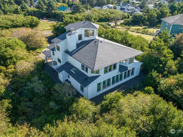 177 Sand Dune Avenue SW, Ocean Shores, WA 98569