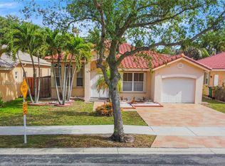 14261 N Royal Cove Cir, Davie, FL 33325