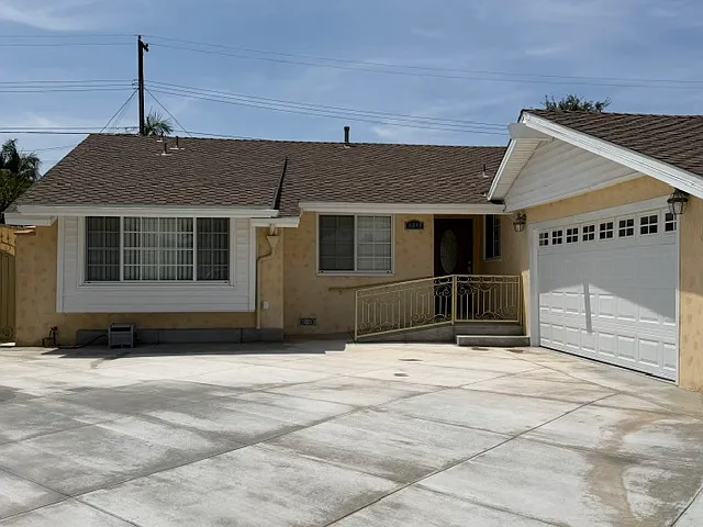 16040 Red Coach Ln — Photo 2
