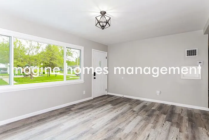 3 bed, 1.0 bath, 1200 sqft, $1,995 — Photo 3
