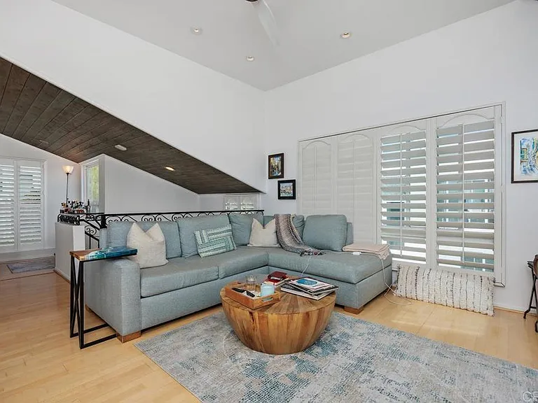 307 Longden Ln — Photo 9
