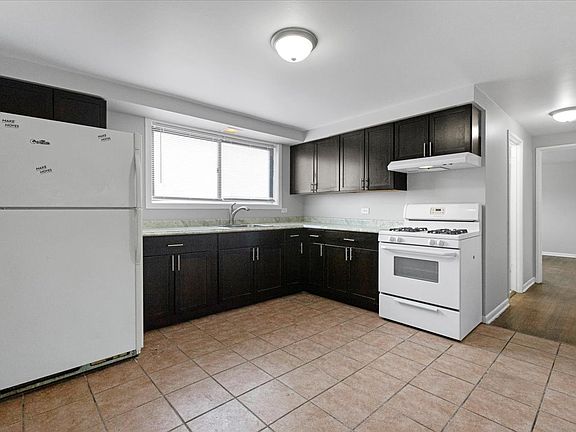2nd image of 8222 S King Dr #2D