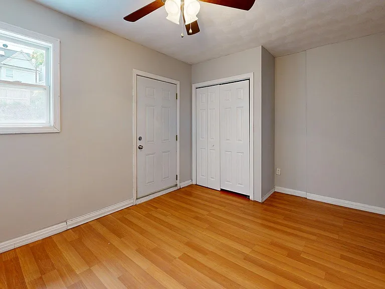 225 E Eagle St #1 — Photo 4