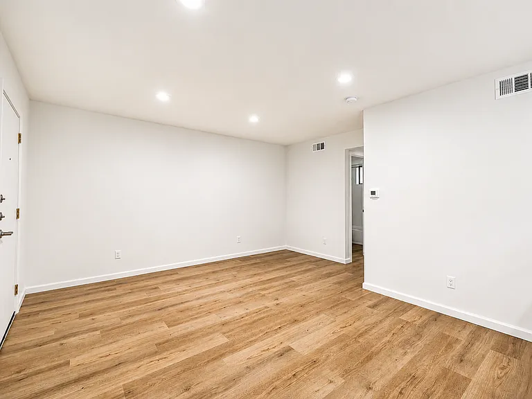 4823 Gaston Ave — Photo 7