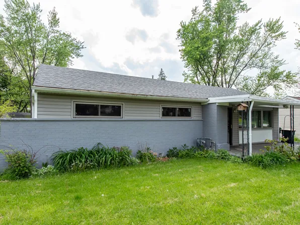 460 Birchwood Dr, Antioch, IL 60002