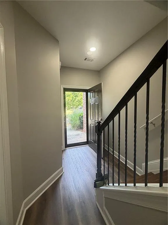 3 bed, 3.5 bath, 2100 sqft, $2,500 — Photo 3
