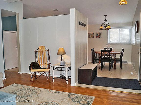 4th image of 1311 N Foster Ave