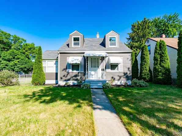 19292 Beaconsfield St, Harper Woods, MI 48225